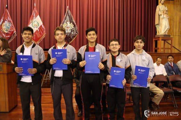 Más de 540 escolares en la ciudad de Arequipa recibieron la certificación internacional de Cambridge del Centro de Idiomas SENATI